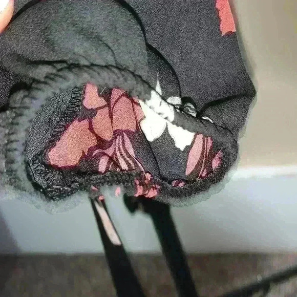 Black Floral Wrap Blouse Top Women’s Size S - Picture 10 of 10